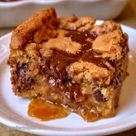 Easy Chocolate Chip Cookie Bars: Golden